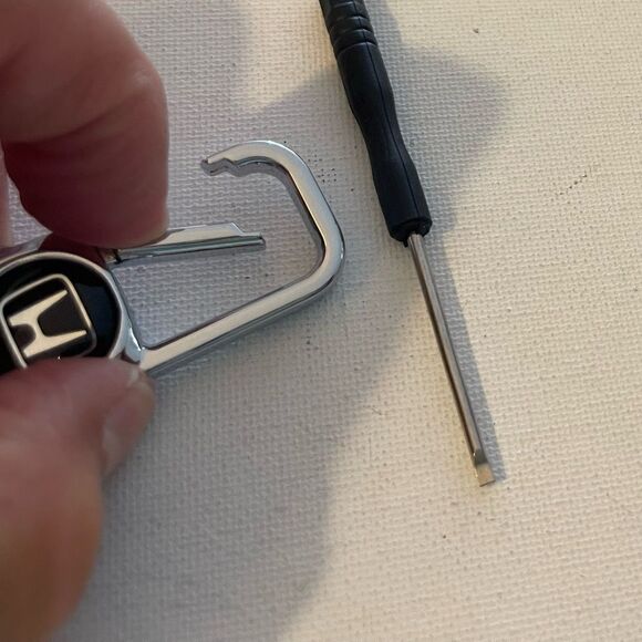 Honda Key Fob Keychain in Silver Metal NWT - Picture 3 of 4